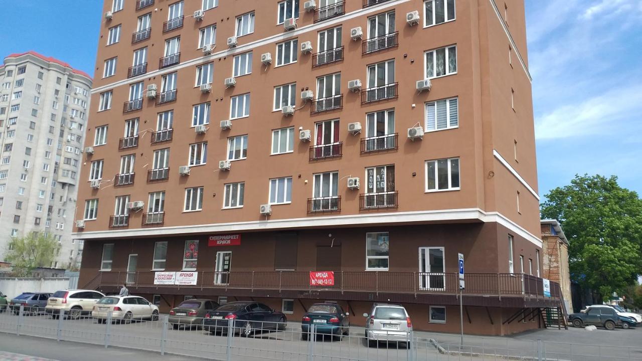 Белая студия на Южном вокзале Харьков Экстерьер фото